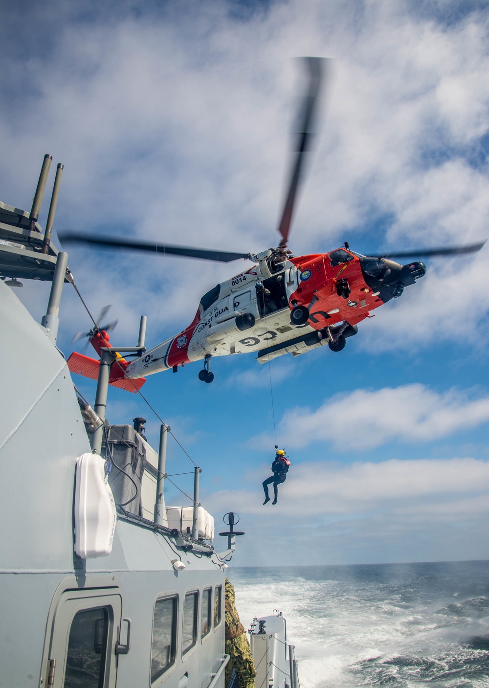 Coastal Riverine Force Conducts Joint MEDEVAC Exercise with Coast Guardsmen During Unit Level Training