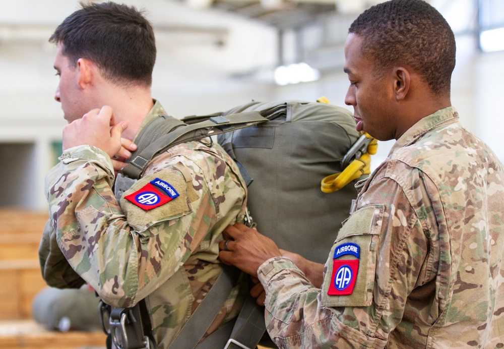 &quot;Look out below, I'm coming through!&quot; Paratroopers from the 82d Airborne Division conducts airborne operation