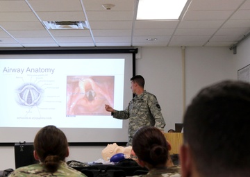 Soldiers learn life-saving intubation procedure