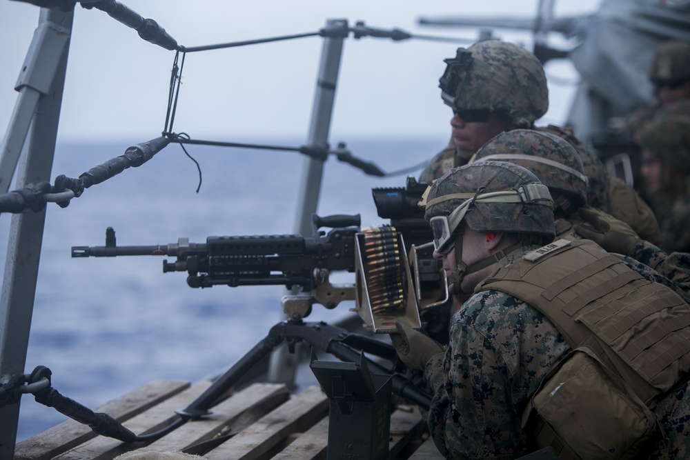 31st MEU BLT Marines conduct machine gun live-fire training aboard USS Green Bay