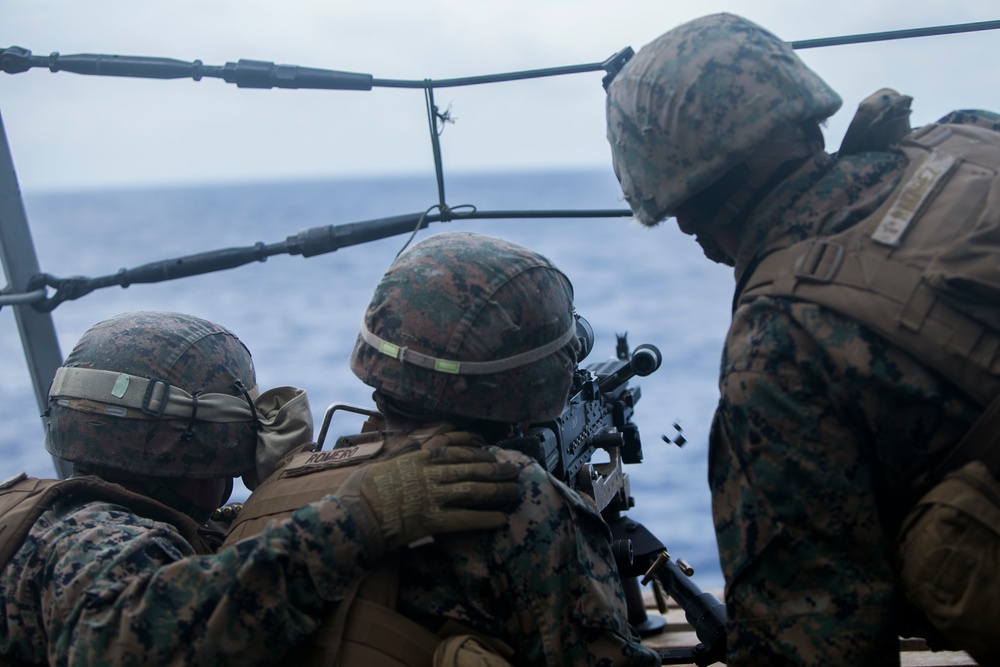 31st MEU BLT Marines conduct machine gun live-fire training aboard USS Green Bay