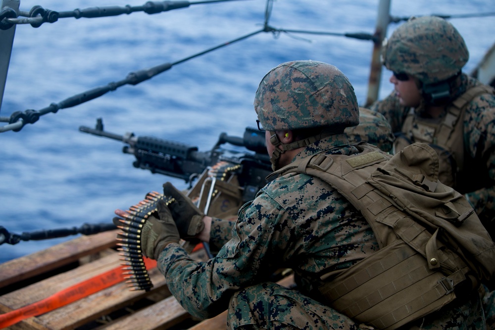 31st MEU BLT Marines conduct machine gun live-fire training aboard USS Green Bay