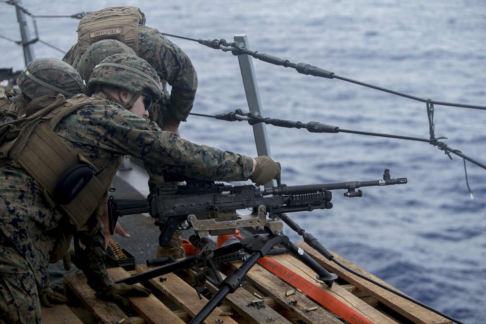 31st MEU BLT Marines conduct machine gun live-fire training aboard USS Green Bay