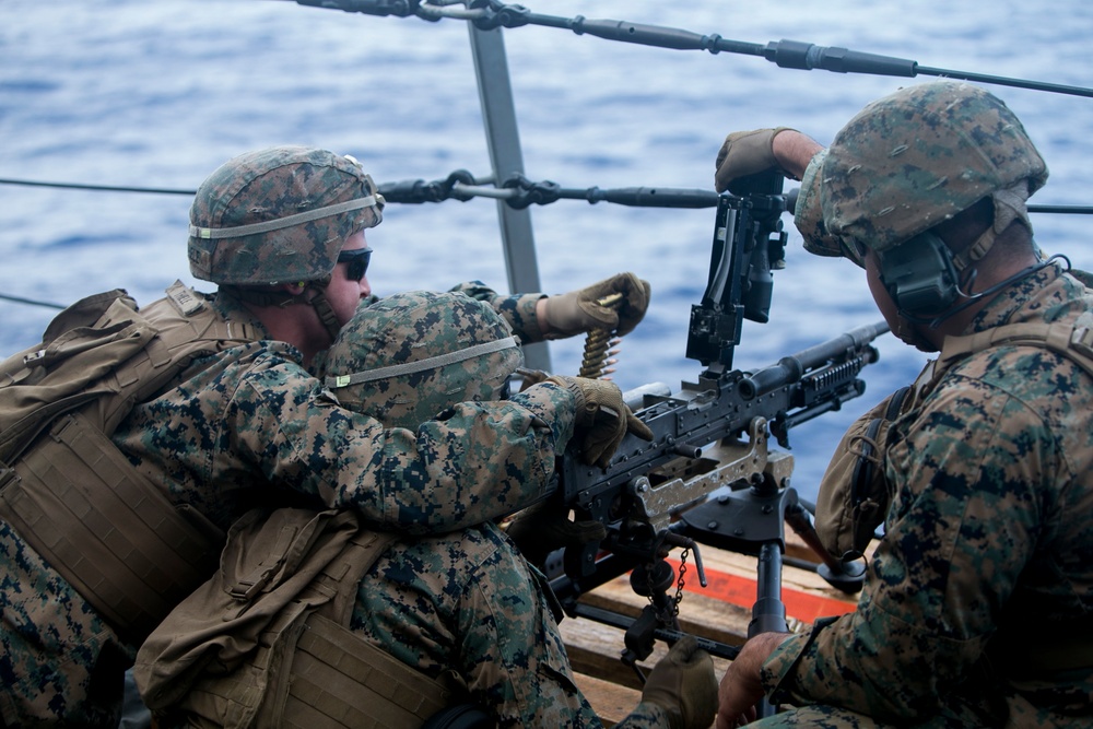 31st MEU BLT Marines conduct machine gun live-fire training aboard USS Green Bay