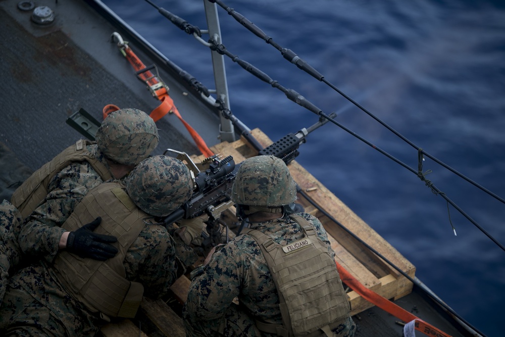 31st MEU BLT Marines conduct machine gun live-fire training aboard USS Green Bay