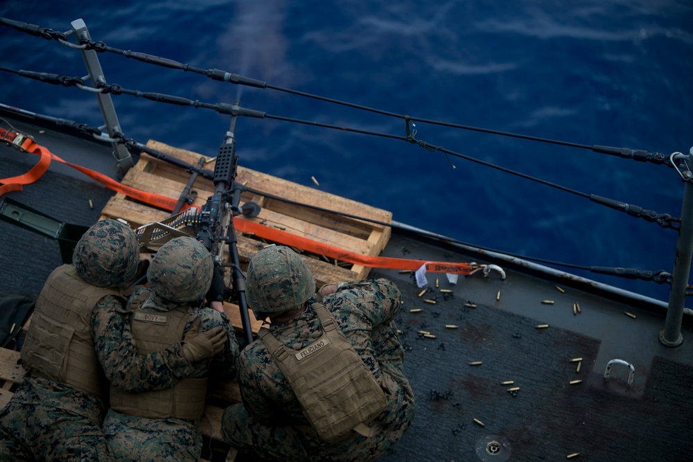 31st MEU BLT Marines conduct machine gun live-fire training aboard USS Green Bay