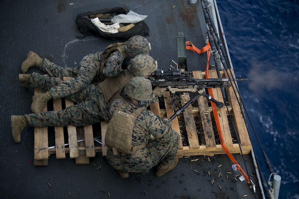 31st MEU BLT Marines conduct machine gun live-fire training aboard USS Green Bay