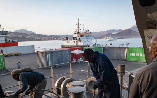 USNS Carson City Departs Mindelo