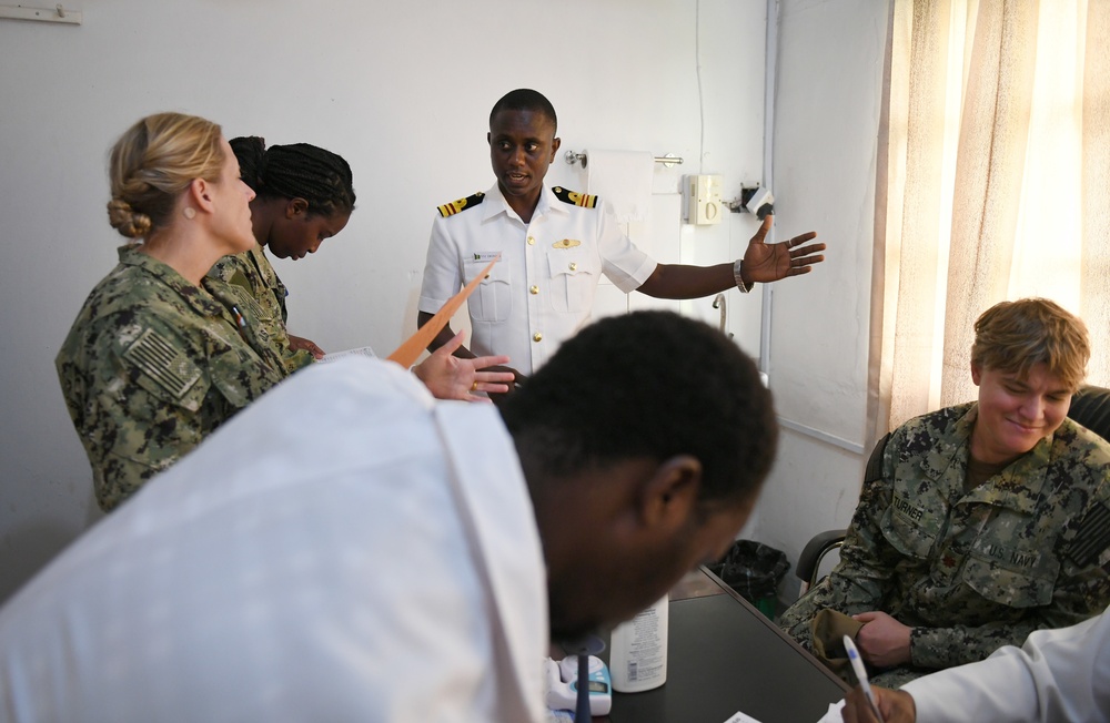 Africa Partnership Station Brings Medical Teams Together in Nigeria