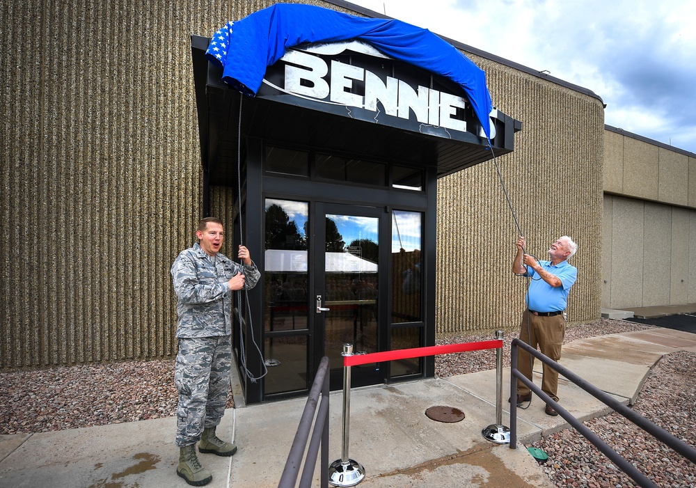 Col. Smith hosts CC call, opens Bennie’s