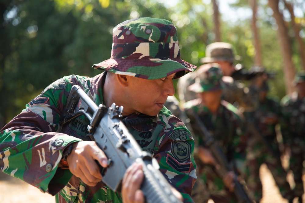 U.S. Marines share MOUT techniques during CARAT Indonesia