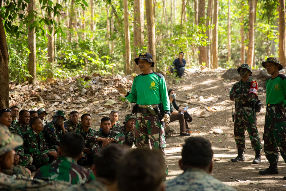 DVIDS Images U.S. Marines learn jungle survival techniques during