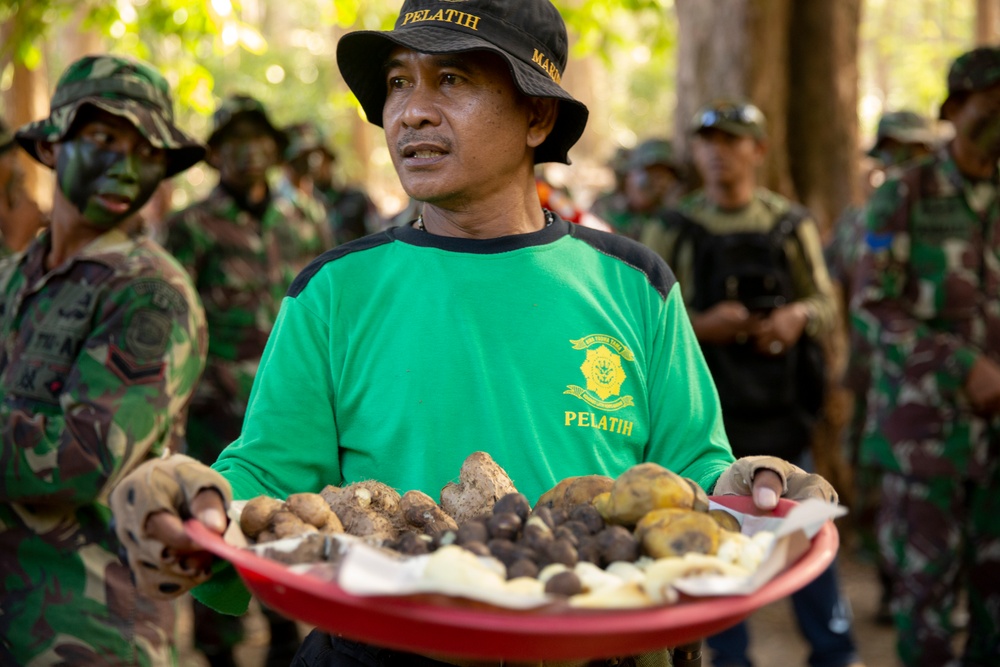 DVIDS Images U.S. Marines learn jungle survival techniques during