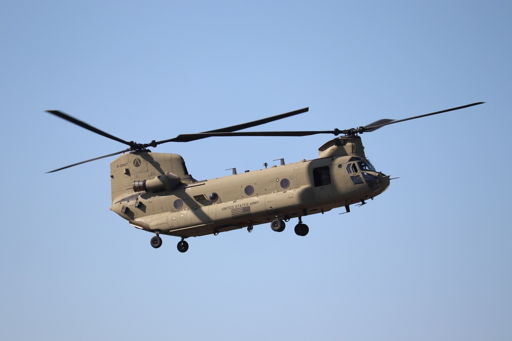 DVIDS - Images - CH-47 Chinook, crew support 89B sling-load training at ...