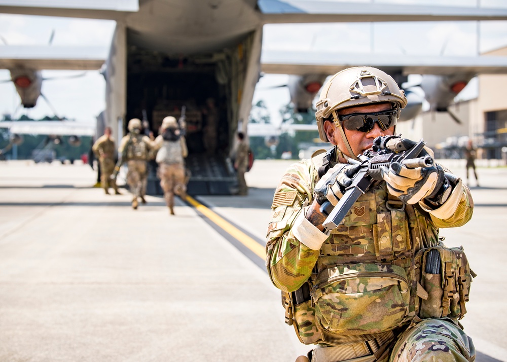 DVIDS - Images - 9th AF/CC visits 93d AGOW [Image 1 of 10]