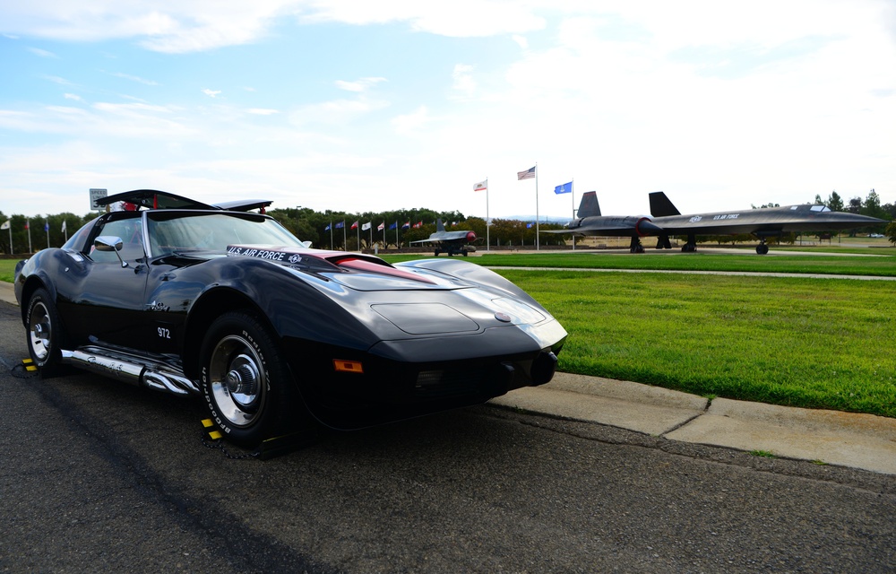 Corvette in front of SR-71 Blackbird