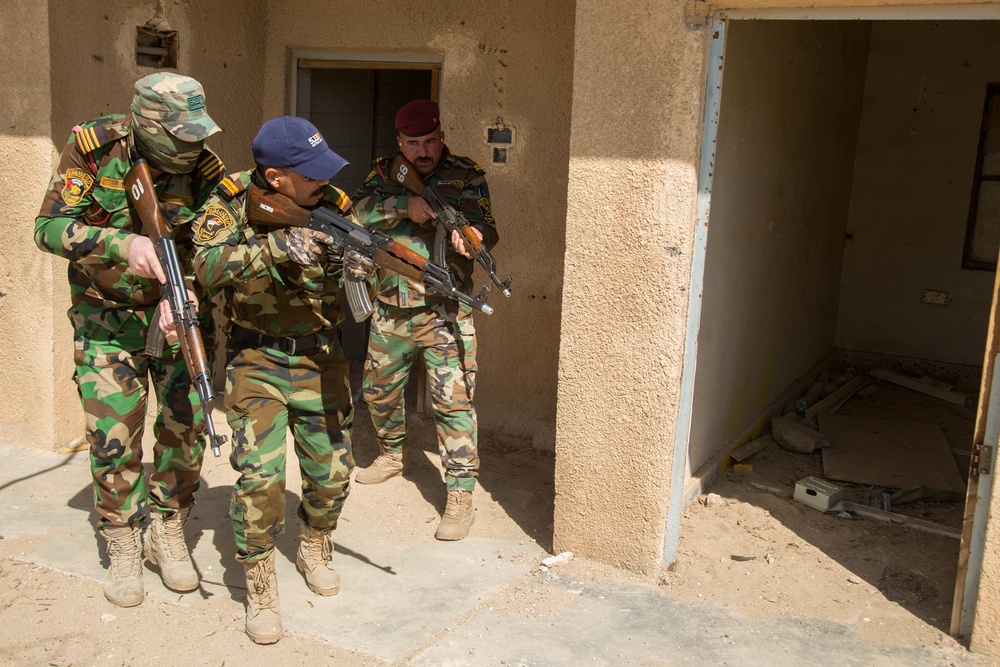 Iraqi Security Forces Breach and Clear