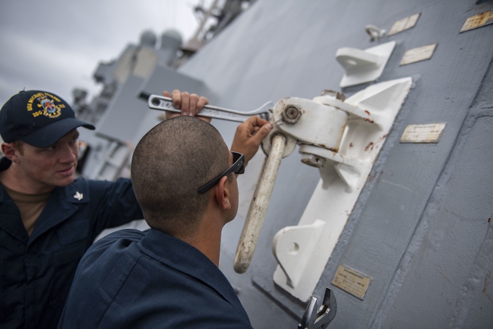 USS Michael Murphy Conducts Material Condition Inspecions