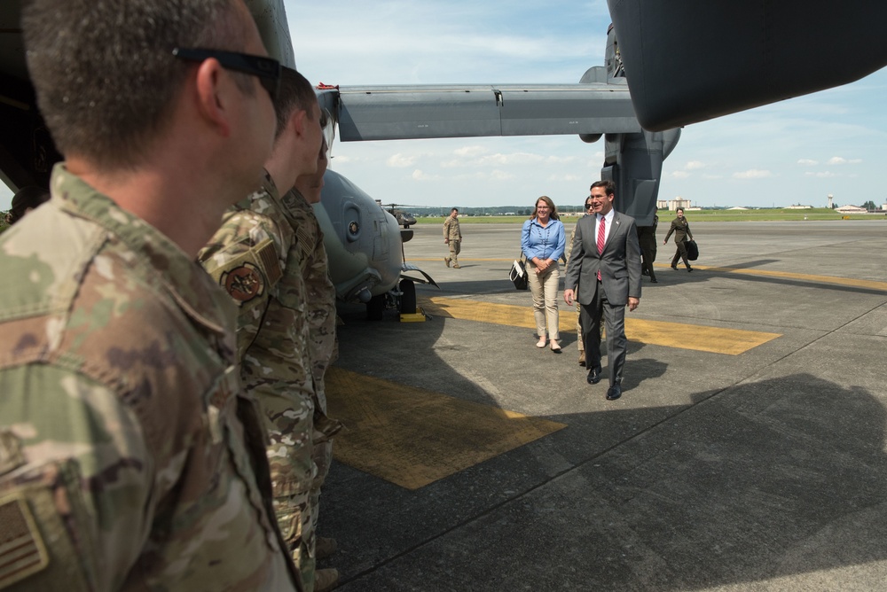 SD meets with 21st Special Operations Squadron