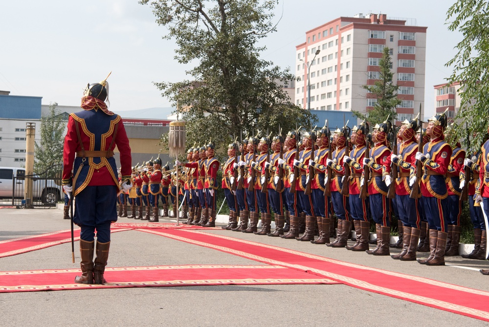 SD meets with Mongolian Minister of Defense