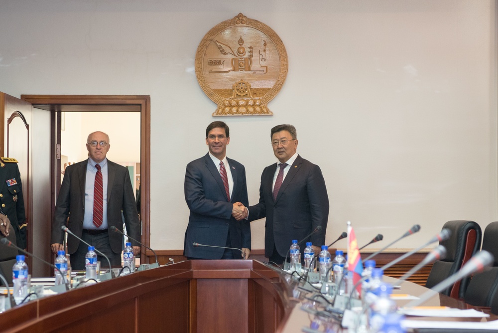 SD meets with Mongolian Minister of Defense