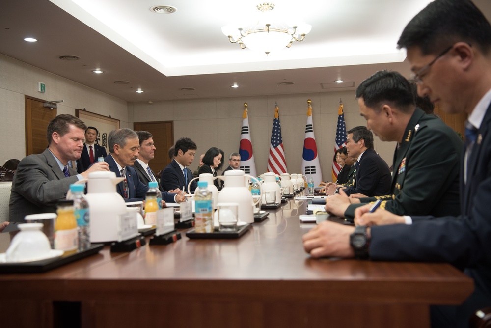 SD meets with Korean Minister of Defense