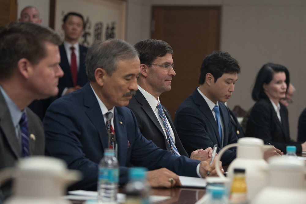 SD meets with Korean Minister of Defense