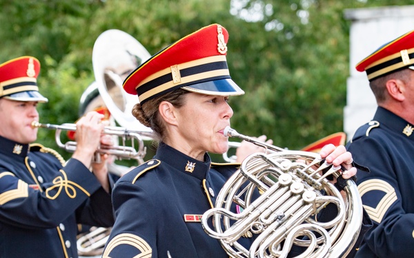 Metropolitan Police Department Chief of Police Peter Newsham Participates in an Army Full Honors Wreath-Laying at the Tomb of the Unknown Soldier