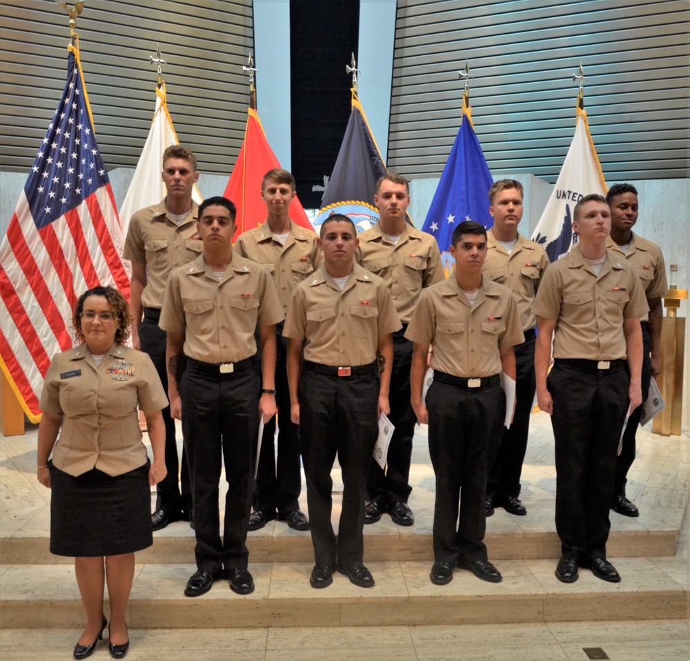 DVIDS - News - IT “A” School Graduates 1st Sailors Under Navy’s RRL ...