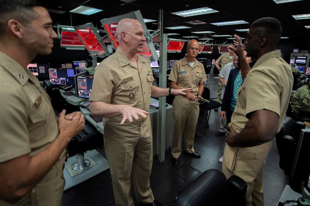 Fleet Forces Commander Visits Surface Fleet’s Warfighting Development Center