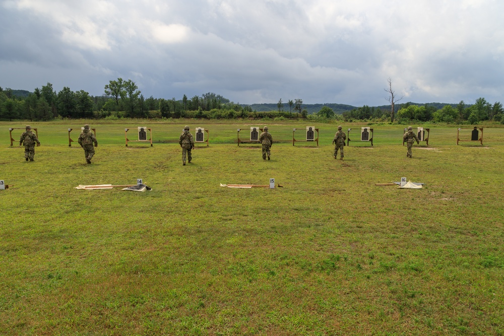 U.S. Army Reserve Best Warriors and Drill Sergeants of the Year check their score