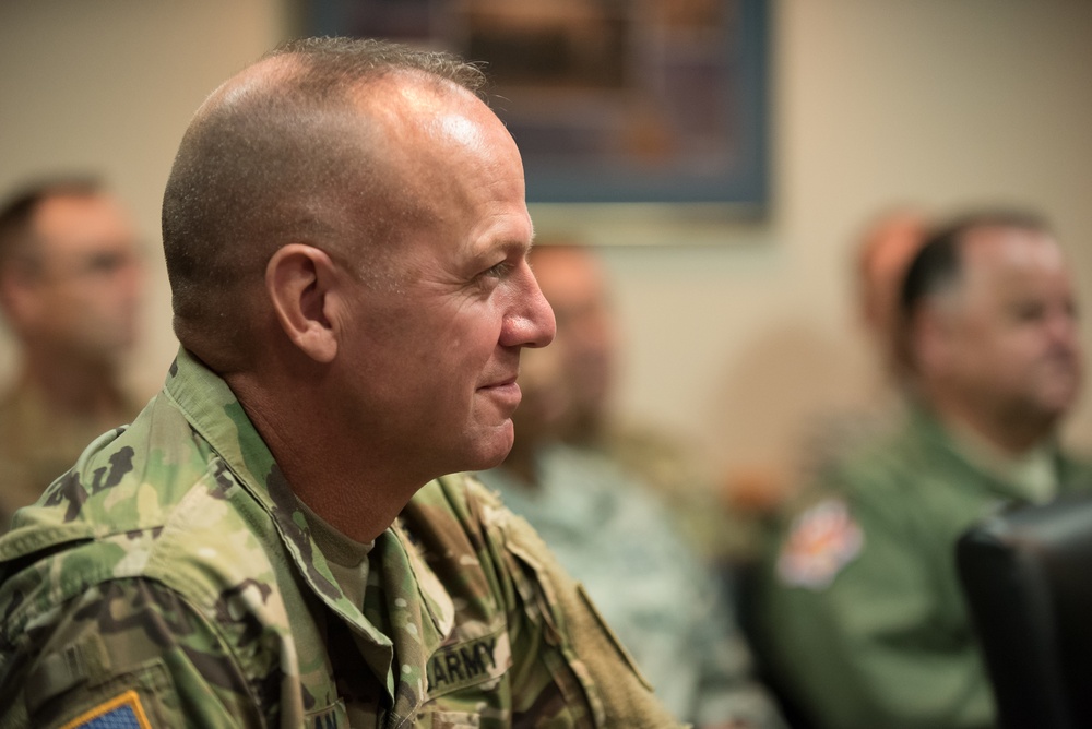 Air Guard Director presents DSM to Kentucky general