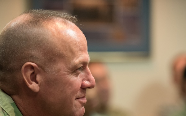 Air Guard Director presents DSM to Kentucky general