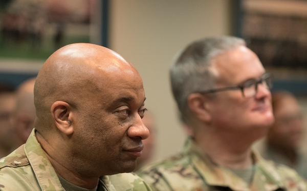 Air Guard Director presents DSM to Kentucky general