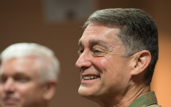 Air Guard Director presents DSM to Kentucky general