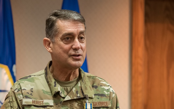 Air Guard Director presents DSM to Kentucky general