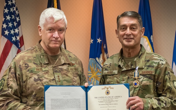 Air Guard Director presents DSM to Kentucky general