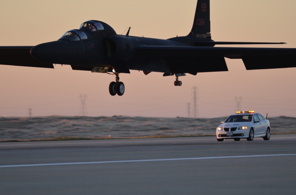 U-2 Dragonlady and Chase car