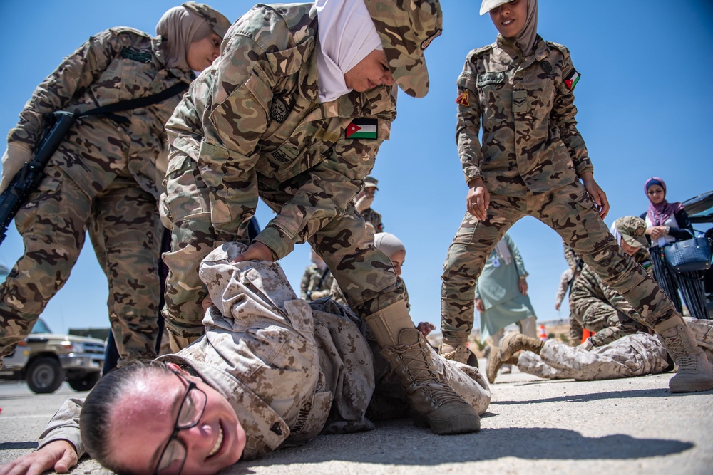 11TH MEU FET Conducts Training Engagement With Jordan Armed Forces Quick Reaction Force Female Engagement Team