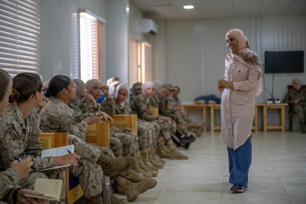 11TH MEU FET Conducts Group Discussion With Jordan Armed Forces Quick Reaction Force Female Engagement Team