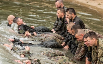 Battle Group Poland successfully completes Polish-led water survival course