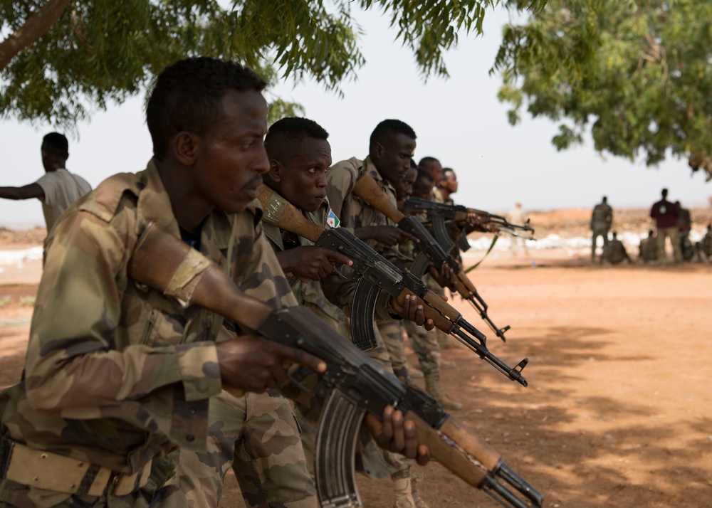 Weapons training with Djiboutian soldiers