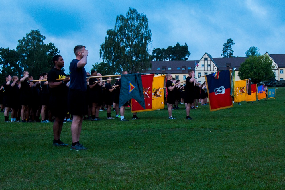Soldiers from 7th Army Training Command (7 ATC) presents arms for the raising of the flag during a Jäger Run in Grafenwoehr, Germany, August 16, 2019.