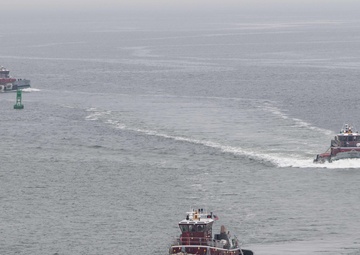 Tugboats approach the aircraft carrier USS John C. Stennis (CVN 74)