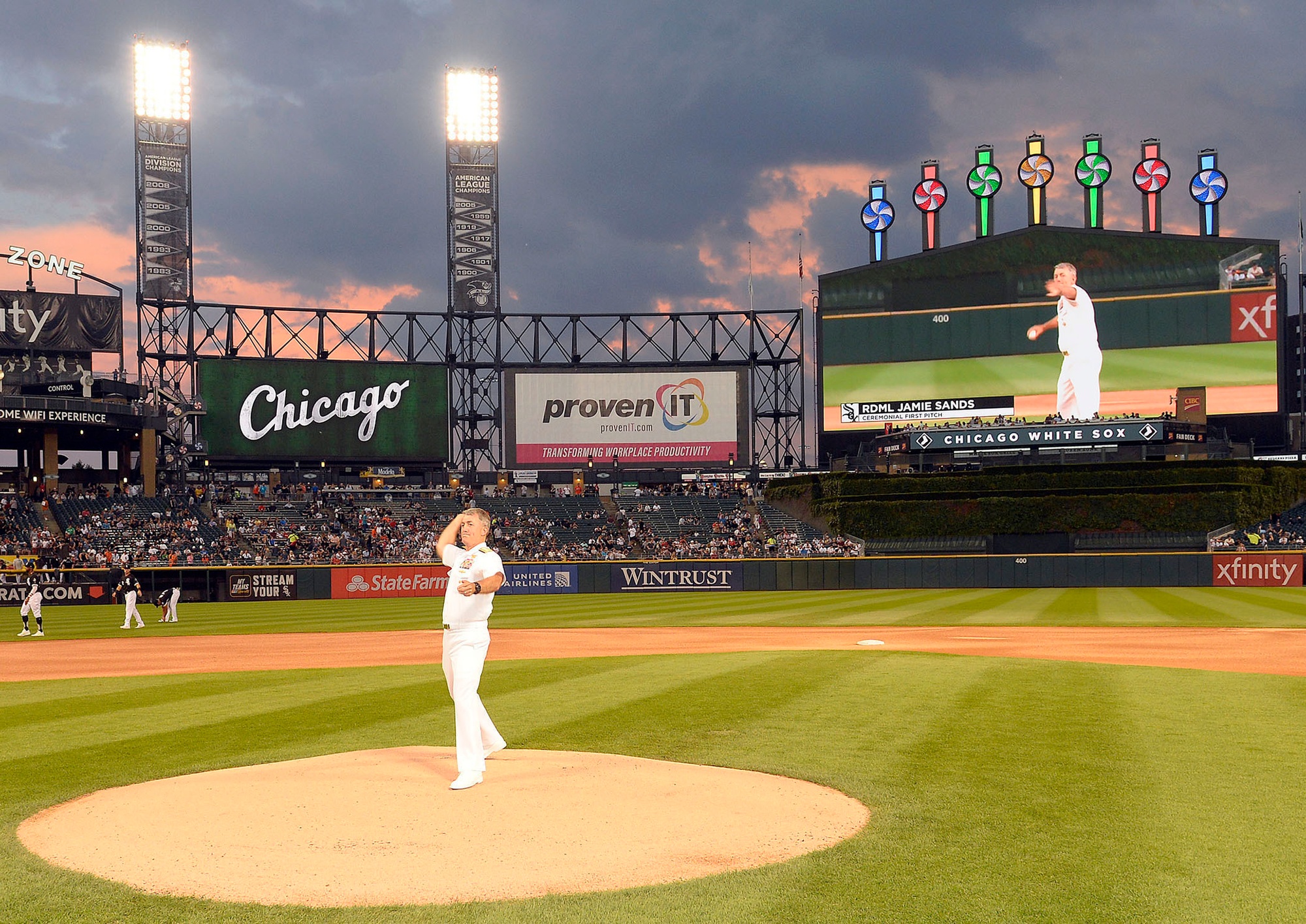 Chicago White Sox Guaranteed rate field Major league baseball logo