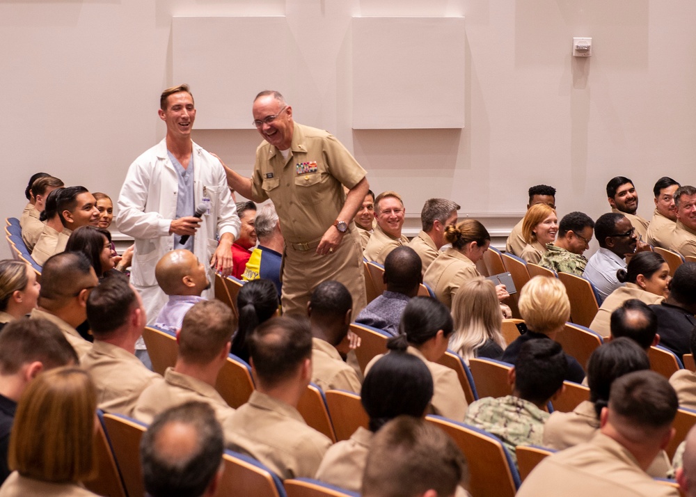 Surgeon general visits NMCSD