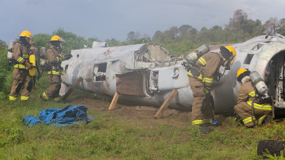 ARFF Marines train in aircraft recovery