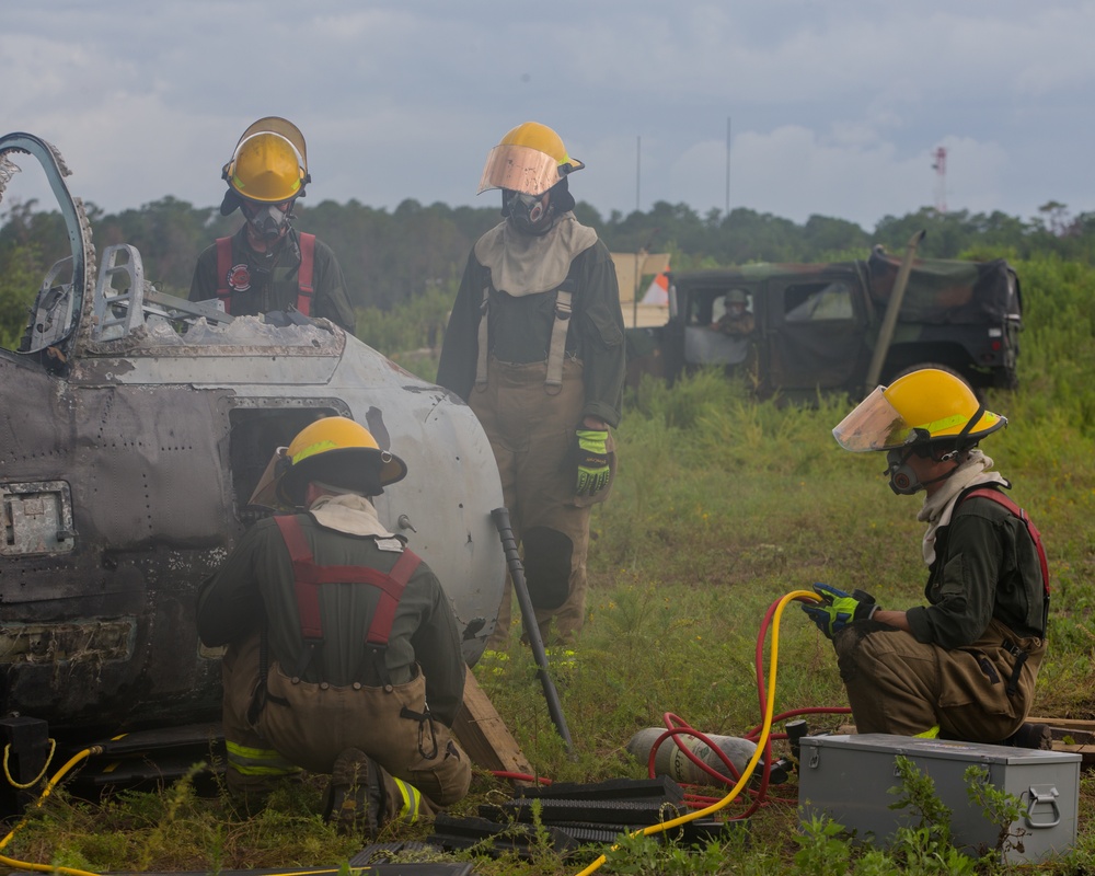 ARFF Marines train in aircraft recovery