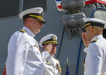 USS Chung-Hoon Holds 10th Change of Command