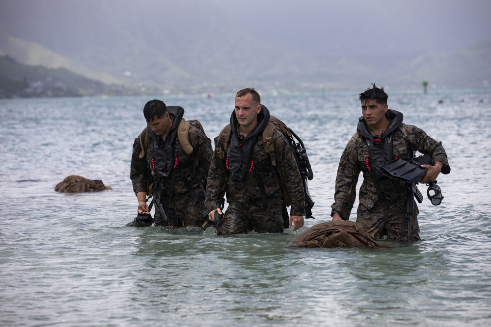 Scout Sniper Platoon conducts night and day amphibious training